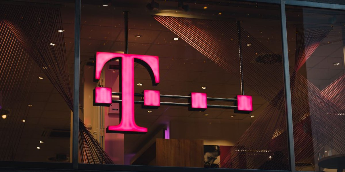 totaltelecom's tweet image. Germany's @deutschetelekom has opened a “Quantum Lab” facility in Berlin, dedicated to quantum research and the integration of quantum technology into its telecommunications operations.

#quantumcomputers #smartplaces

Read more about it here: buff.ly/3r1igje