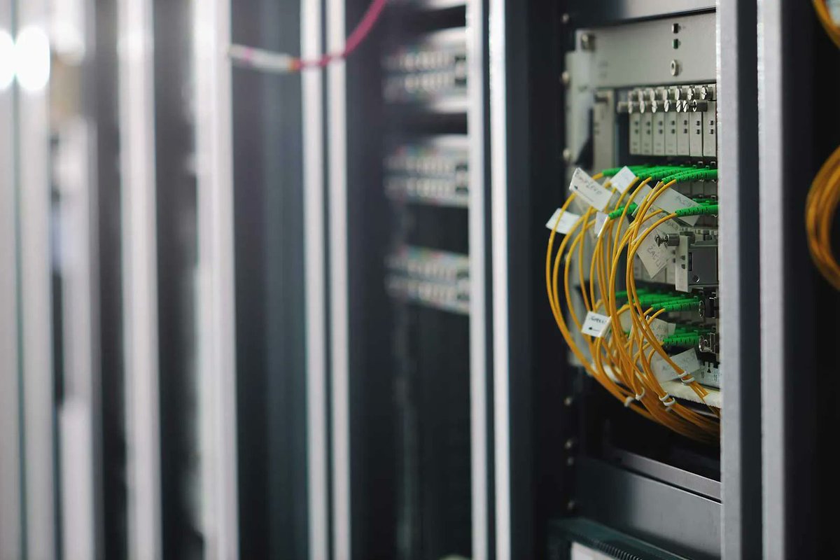 TRGDatacenters's tweet photo. Cross connects are entirely free for our customers, but why?

1. Experience as a core mission for our customers &amp; employees

2. Creating and demonstrating value 

3. Incentivizing connectivity  

Read more here https://t.co/8co68OGeF0 https://t.co/iF8ElAmWZh
