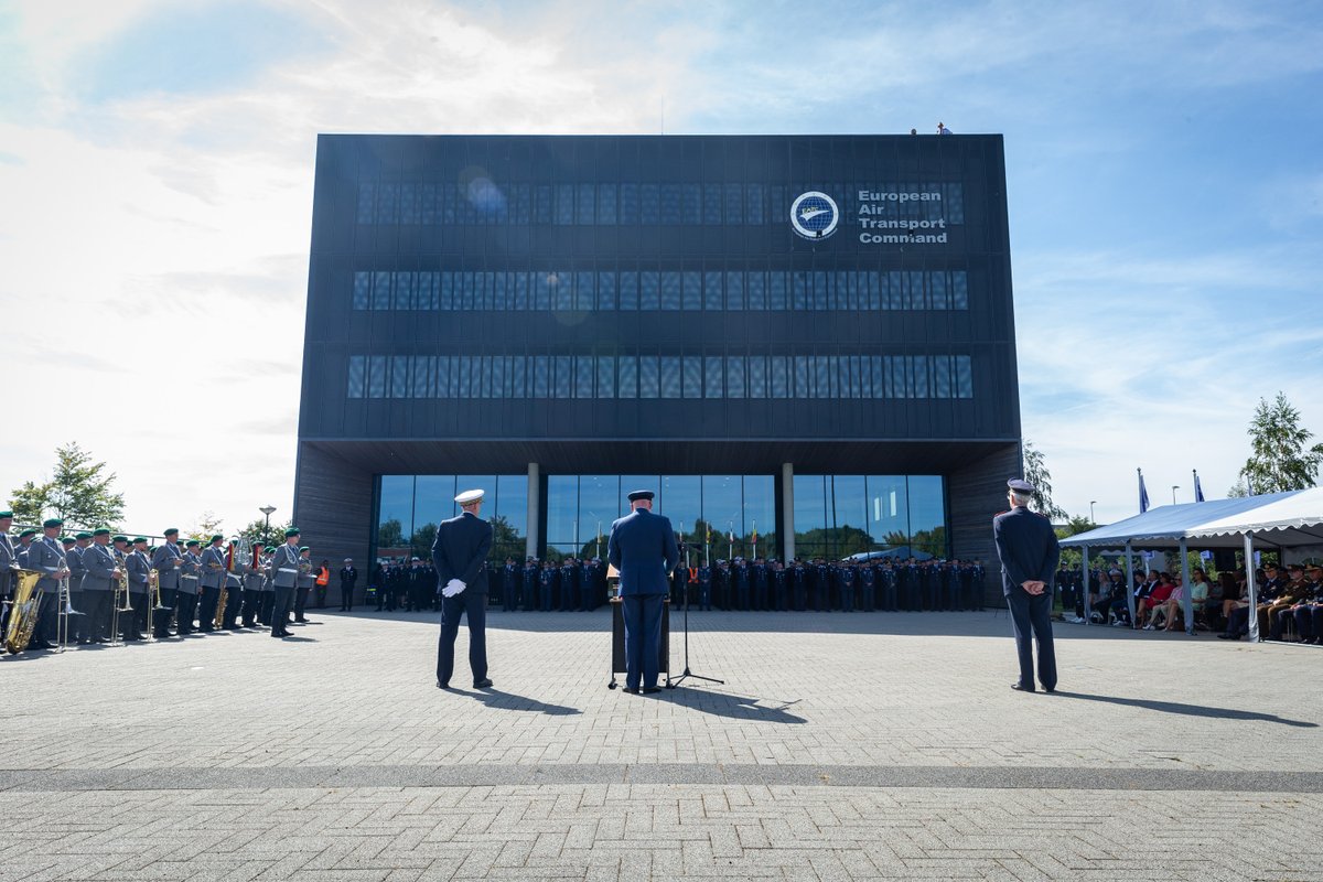 EATC_'s tweet photo. Today, #4September2023, 🇫🇷Major General Franck Mollard took over the command of #EATC from 🇩🇪Major General Andreas Schick.
The ceremony took place at #Eindhoven Airbase under the lead of 🇧🇪 Air Chief, Major General Thierry Dupont, chairman of the #MATraC.
#TogetherWeGoBeyond https://t.co/CVgSFGBJGC