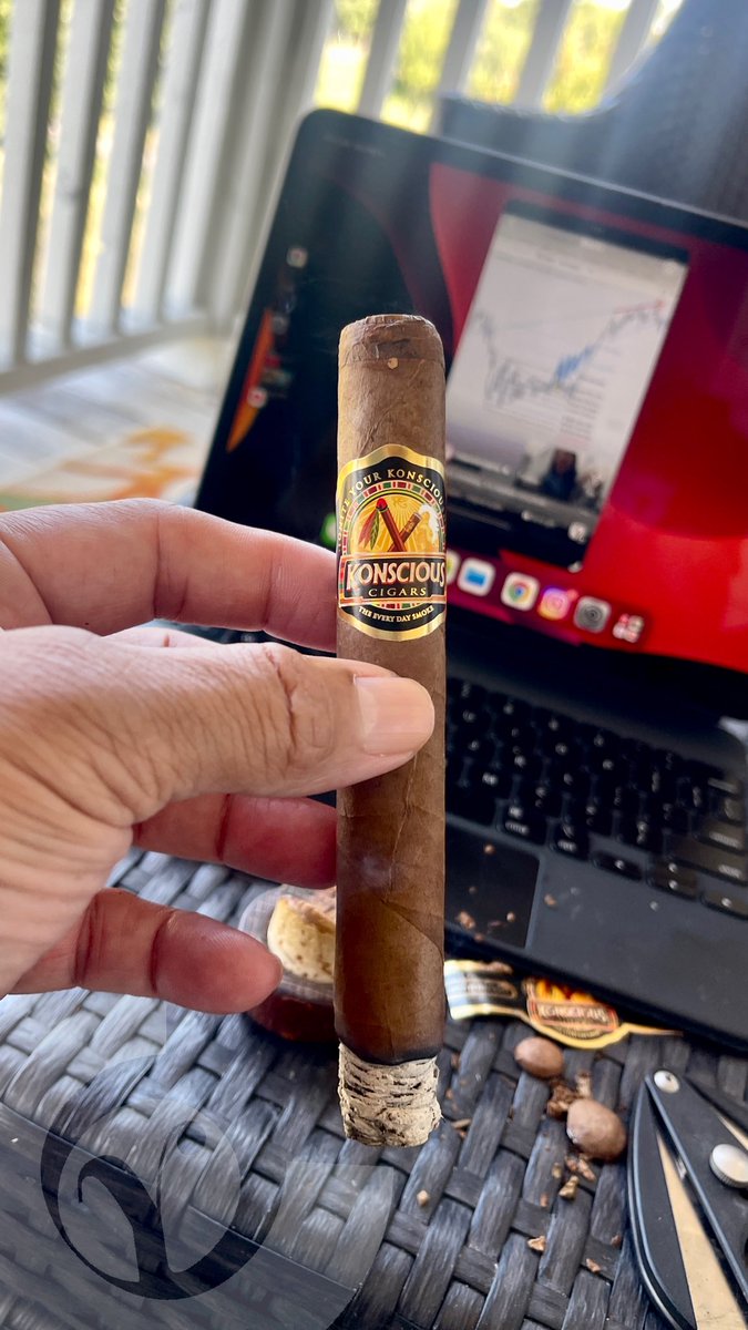 Labor Day Blessings Internets!

Studying serial investor <a href="/Itsjessicalaine/">Jessica Laine</a>’s IG chart breakdowns of market structure. No better way to enjoy Kevin Brown’s New Premium Cameroon Box Press Cigar <a href="/Konsciouscigars/">Kevin Brown</a>!