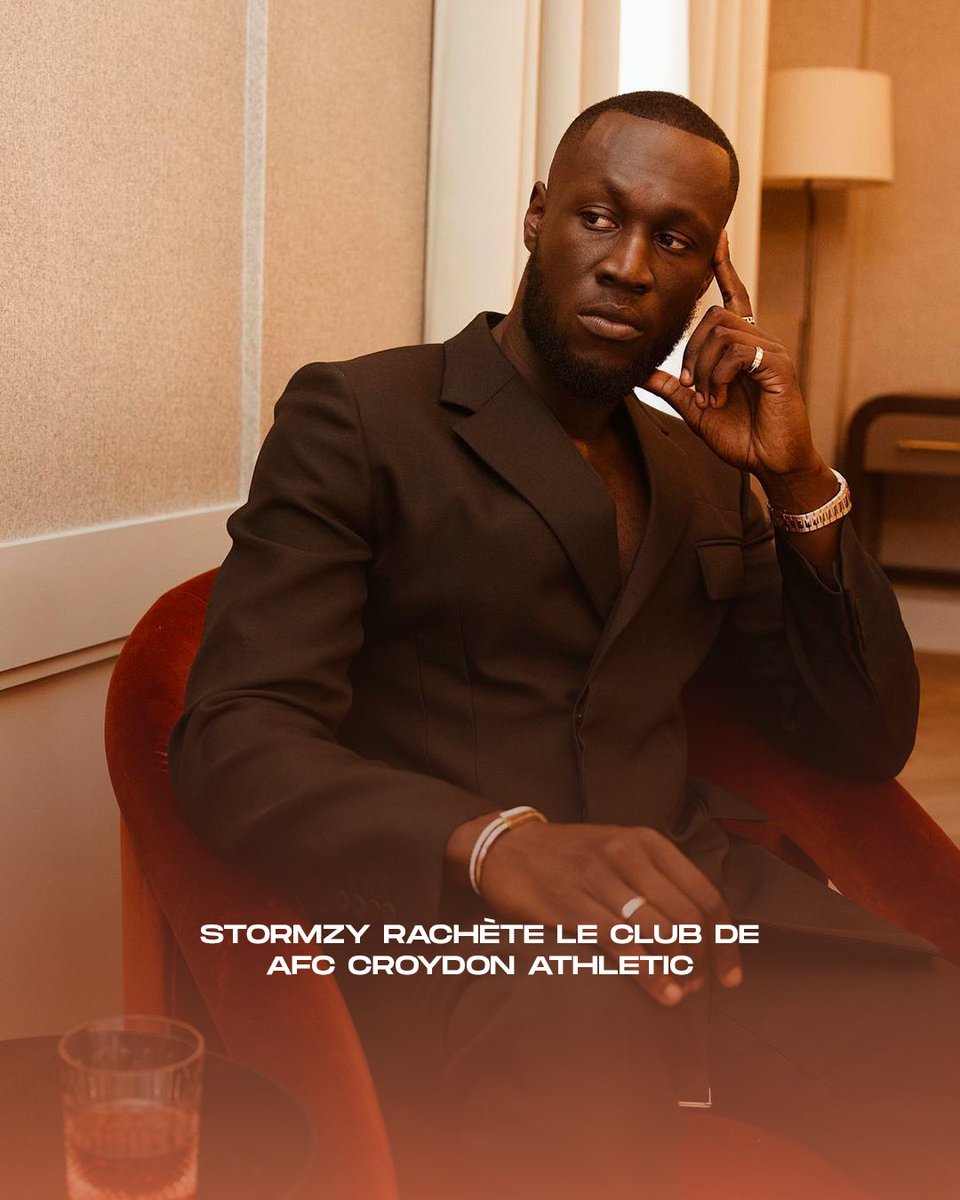 BlackSquareMag's tweet photo. Le rappeur a encore fait un move de maître, cette fois dans le monde du foot !
@l_unclephil t'en parle dans notre nouvel épisode.
https://t.co/80KkURxwht https://t.co/6LhPUEQTe4
