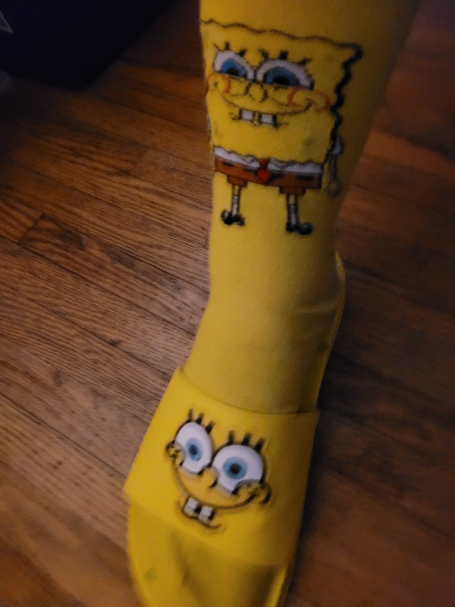 pathologicalMG1's tweet photo. @ICookMicrowaves That's crazy but peep my sandle and sock combo https://t.co/mFklupA7SA