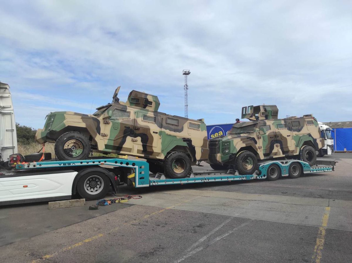 NEWSdotX's tweet photo. #LAVR المدرعة في طريقها إلى #أوكرانيا

تنتمي LAVR "TITAN" المدرعة إلى فئة المركبات متعددة الأغراض المقاومة للألغام والمخصصة للاستخدام في مناطق القتال العنيف.

يقاوم درع LAVR نيران أسلحة عيار 5.45 ملم و7.62 ملم، بالإضافة إلى الإصابة بشظايا القذائف أثناء نيران الهاون أو المدفعية. https://t.co/2HI03XaPKt