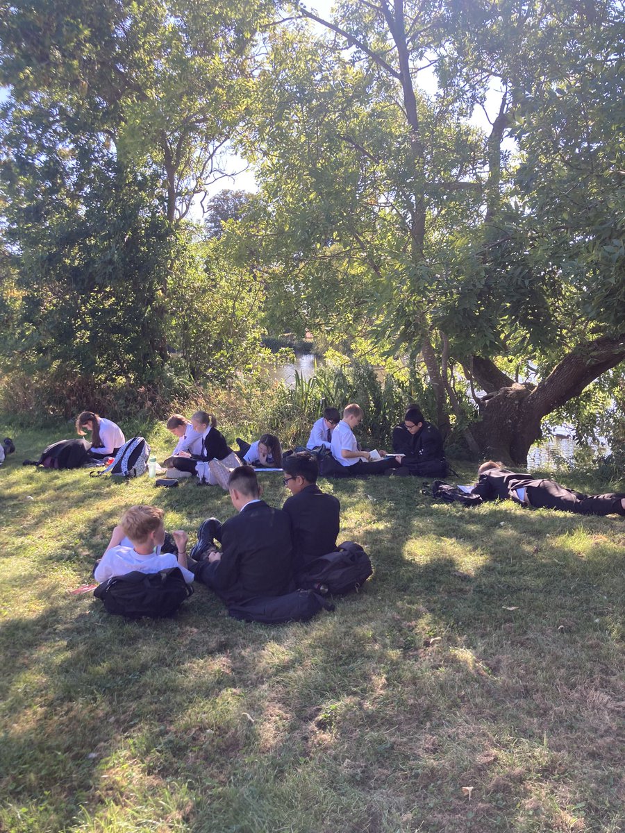 SinclairAcadEng's tweet photo. Beautiful end to the day today with 1.1 @wlsinclair_ac we went a walk to the local duck pond to complete some reading and writing activities in the shade surrounded by the sounds of the ducks and the water.  🦆🌳🍃 #outdoorlearning #literacyoutside #getoutdoors https://t.co/c8SqmcYjOL