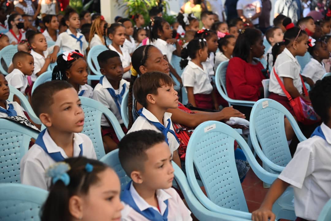 MMarreroCruz's tweet photo. Más de un millón 600 mil alumnos iniciaron hoy el nuevo período lectivo en la educación general. Las universidades reanudaron el curso escolar 2023.
#CubaEduca 🇨🇺 https://t.co/wtslKjv4pD