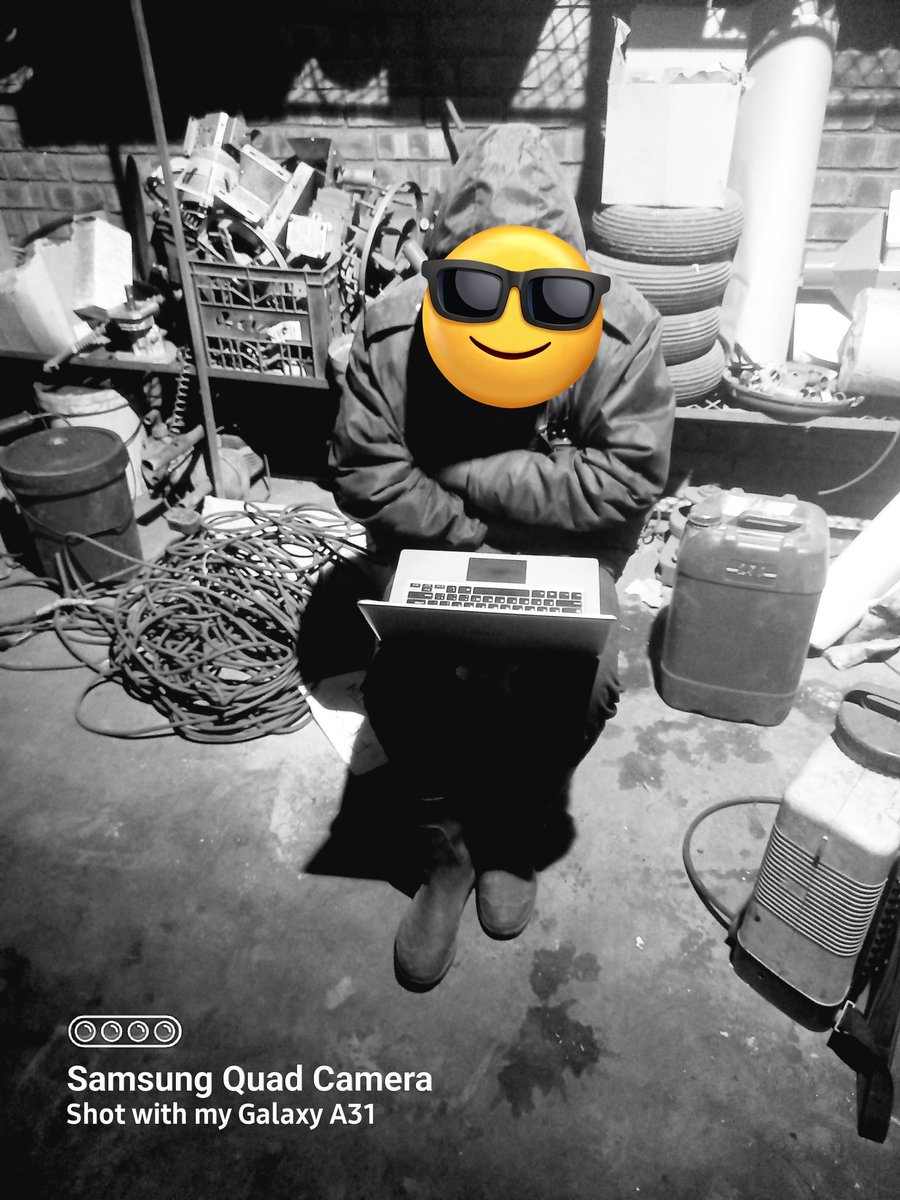 Arliforex's tweet photo. This is me yesterday night watching fbk hustlers reality show on my night shift❤️
#fbkhustlers #fbkhustlers 
@DjCoachrsa @FbkMarkets https://t.co/zMRNQ1t2gf