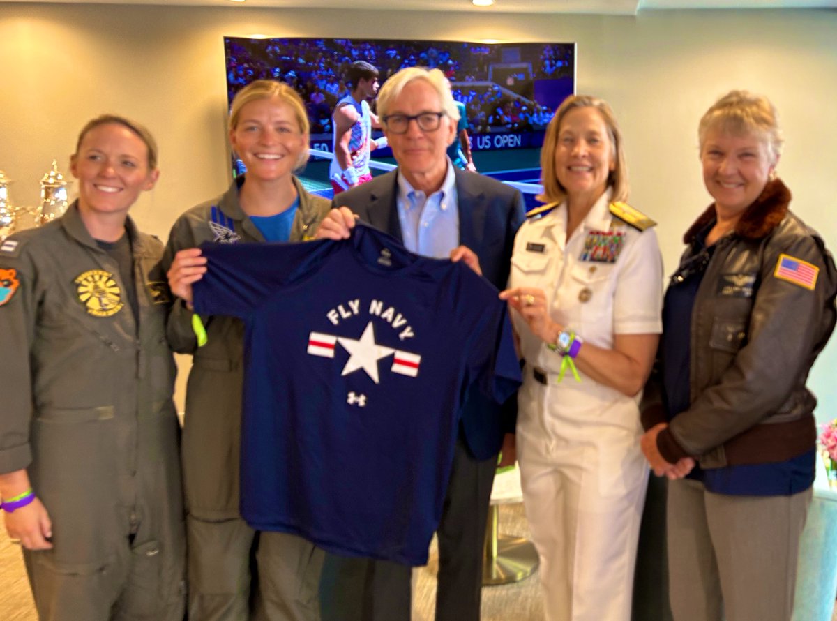 @uclatennis @DeptofDefense @DeptVetAffairs #Veterans saluted @USArmy Vet & @UCLA / @ArmyROTC grad #ArthurAshe during the 12th annual LT Joe Hunt Military Appreciation Day at #USOpen2023. Grateful to @usopen / @usta for their unwavering commitment to those who serve & their loved ones. 🇺🇸