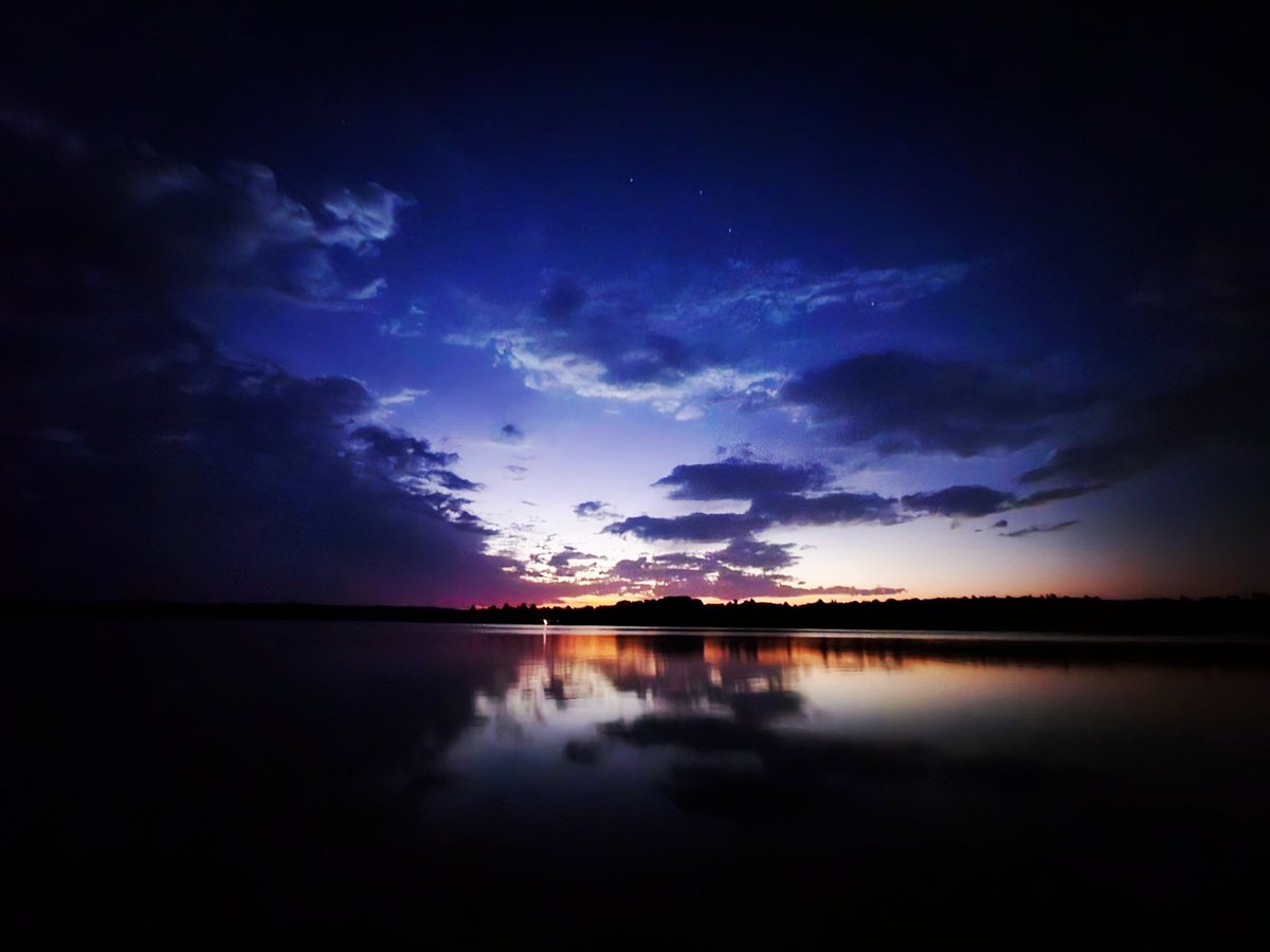 k_webb83's tweet photo. When life gives you lemons, you turn it into beautiful #sunsets (with a sighting of the #bigdipper ) 💜

(unfortunately the boat broke down on its maiden camping voyage, but a lovely group of fishermen, came to our #rescue )
@ontarioparks @TheMassasaugaPP
#themass #ontarioparks https://t.co/TY0Osvoqre