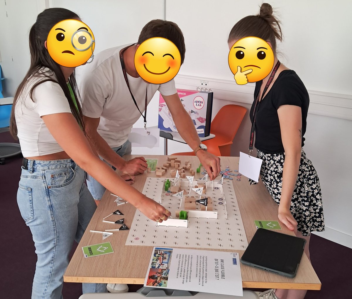 F_Jacquemin_G's tweet photo. Première expérience en tant que #médiateur de @Canope_25 lors de la journée d'intégration des #M1 @acbesancon à l'@Inspe_FCOMTE avec un atelier #ludique sur les #classesflexibles 💡
#archilab #mastermeef #canope https://t.co/O1lPBLXfJp