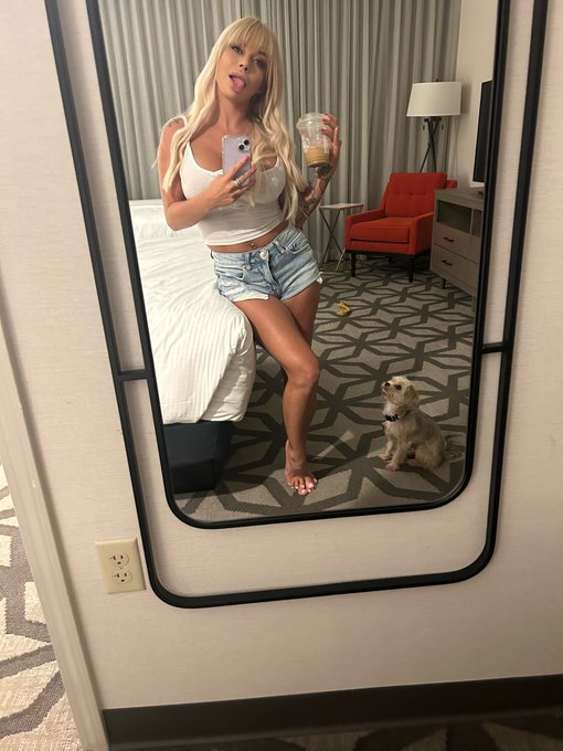 &ldquo;Mom, why are you doing that thing in the mirror again?&rdquo; -@JangoStClairxxx https://t.co/kycbdqRI3t