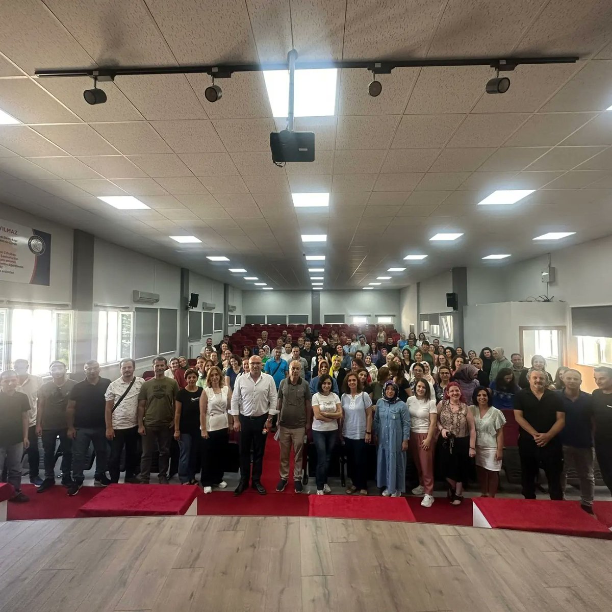 2023/2024 Öğretmenler Kurul toplantısı ile Peyami Safa Ortaokulu Eğitim Öğretime Hazır.
<a href="/BayrakciKaan/">Kaan BAYRAKÇI</a> 
<a href="/yildirimilcemem/">Bursa Yıldırım İlçe Milli Eğitim Müdürlüğü</a> 
<a href="/PeyamiSafaPDR/">Peyami Safa Ortaokulu Rehberlik Servisi</a>