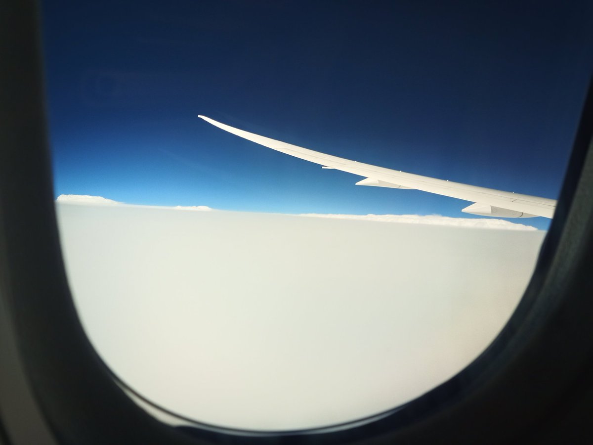 71MARK2's tweet photo. 北極の上空 https://t.co/1sGqG7nlhJ