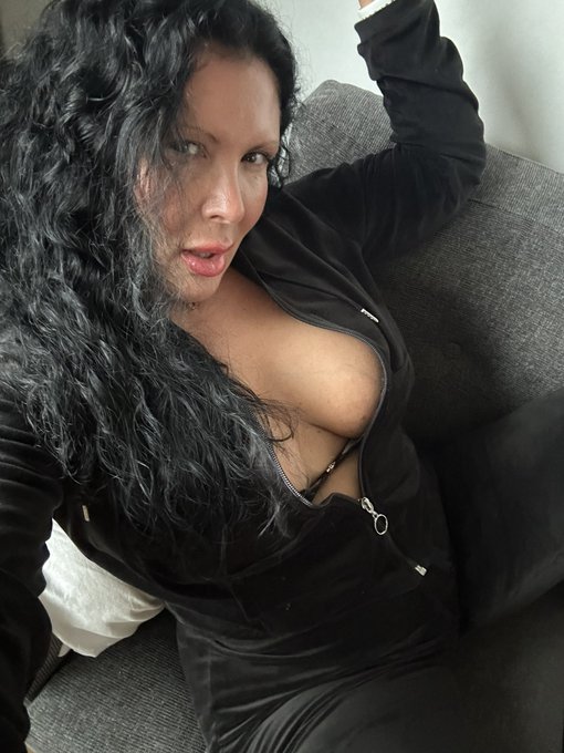 Nu &auml;r jag tillg&auml;nglig p&aring; onlyfans f&ouml;r lite sexchatt och lite live bilder mot tip .  S&aring; passa p&aring; 💋 https://t