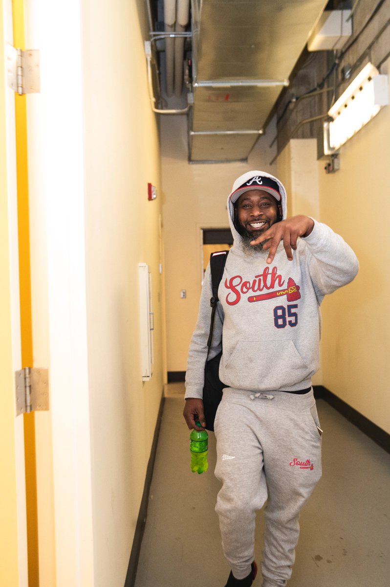 85SouthShow's tweet photo. that man @KarlousM funny af https://t.co/en2UDliflz https://t.co/49TegoUJSd