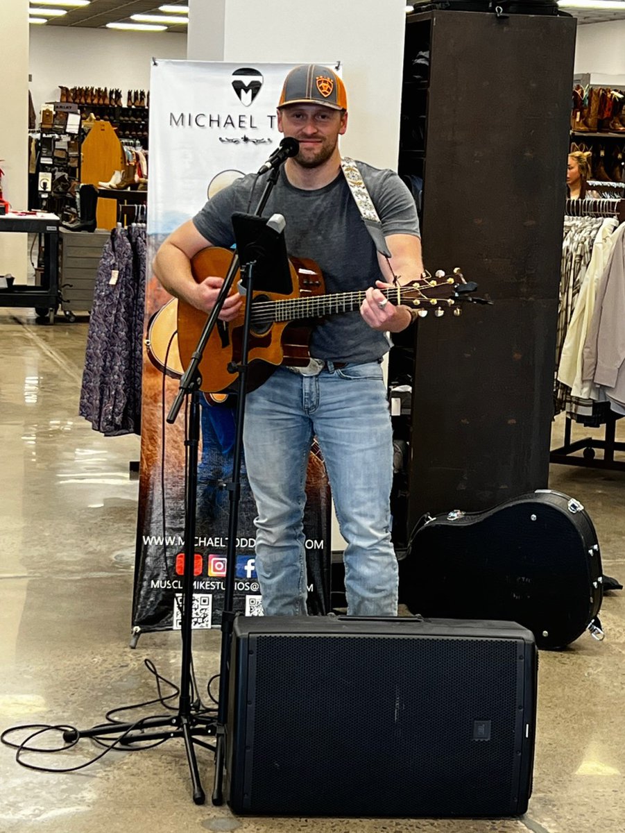 MichaelTodd_M's tweet photo. Boot barn https://t.co/DvvjyKq6ac