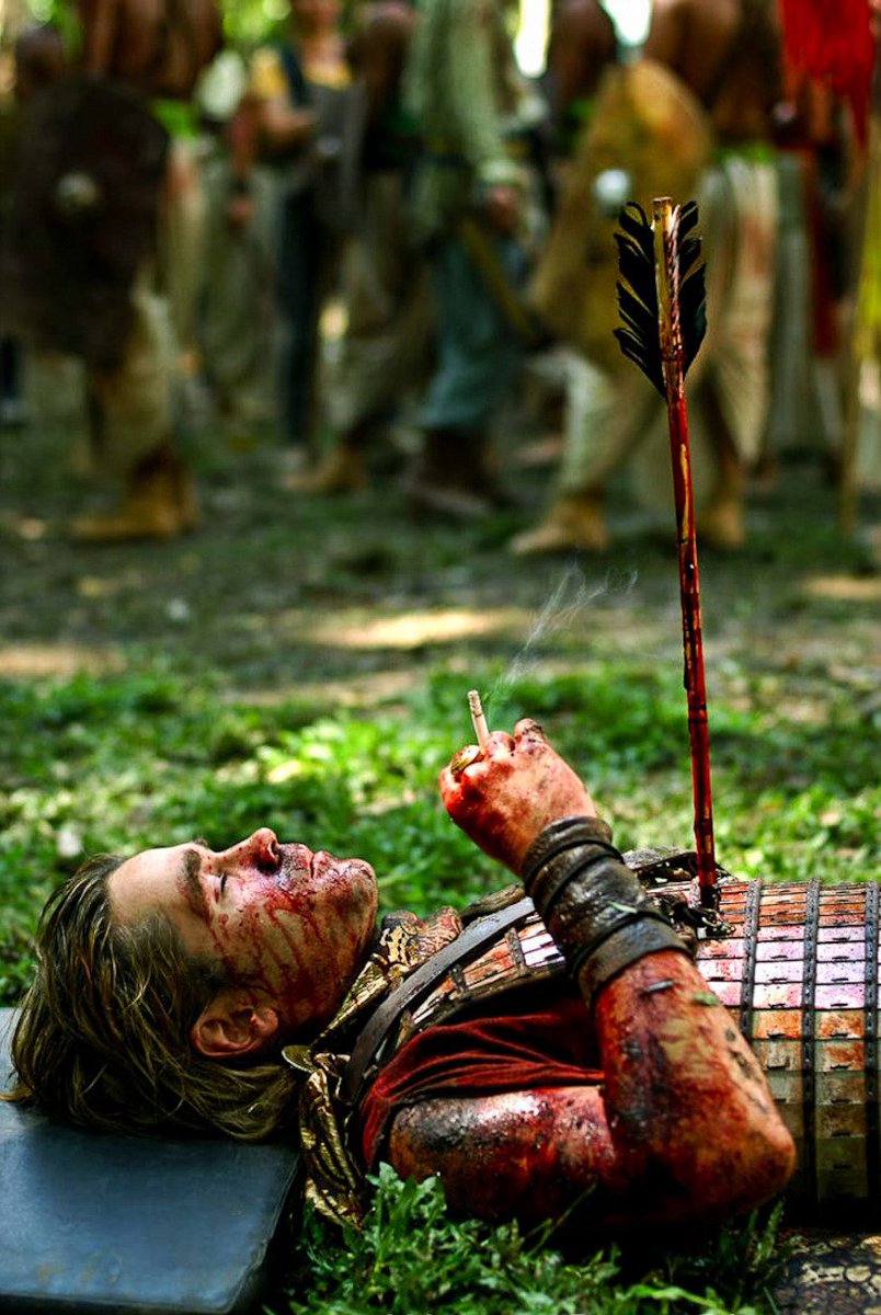 TheCinesthetic's tweet photo. Colin Farrell on the set of Alexander, 2004 https://t.co/2u7DiEKXiE