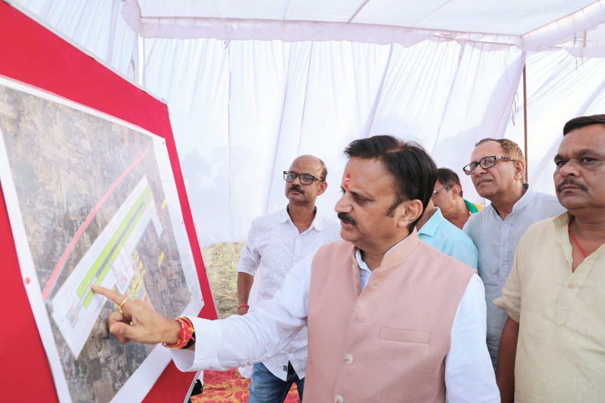 rshuklabjp's tweet image. आज रीवा एयरपोर्ट में टर्मिनल भवन तथा एयर ट्रैफिक कंट्रोल टावर के निर्माण कार्य का भूमिपूजन किया। रीवा एयरपोर्ट का निर्माण तेजी से किया जा रहा है। एयरपोर्ट शुरू हो जाने से रीवा के साथ - साथ पूरे विंध्य क्षेत्र में पर्यटन, शिक्षा, स्वास्थ्य, उद्योग सहित विभिन्न क्षेत्रों में तेजी…