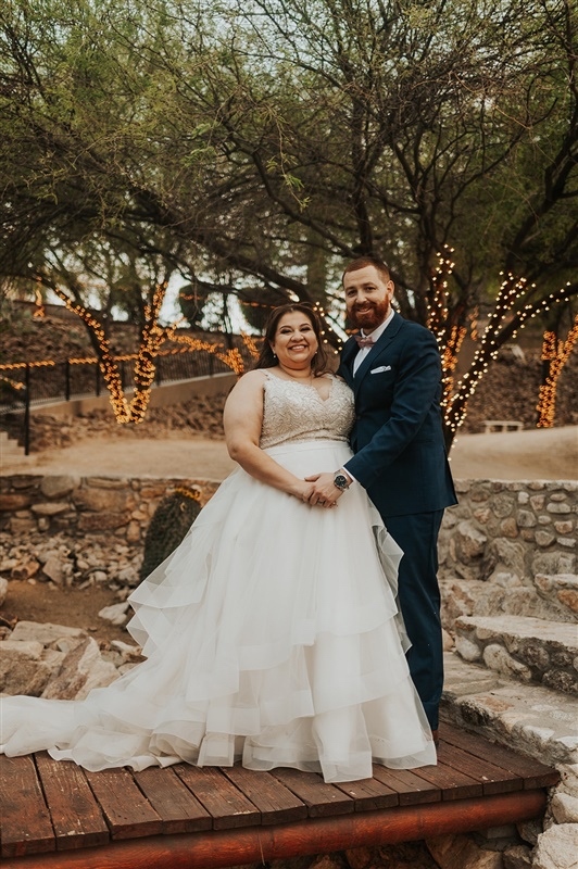 Alissa and her fiancé Daniel tied the knot on April 15, 2021. The road to the altar couldn’t have had a more perfect ending. The rustic details are beyond beautiful. 💫#plussizebride #plussizeweddingdress #plussizebrides #bride #weddingday #weddingstyle #azwedding