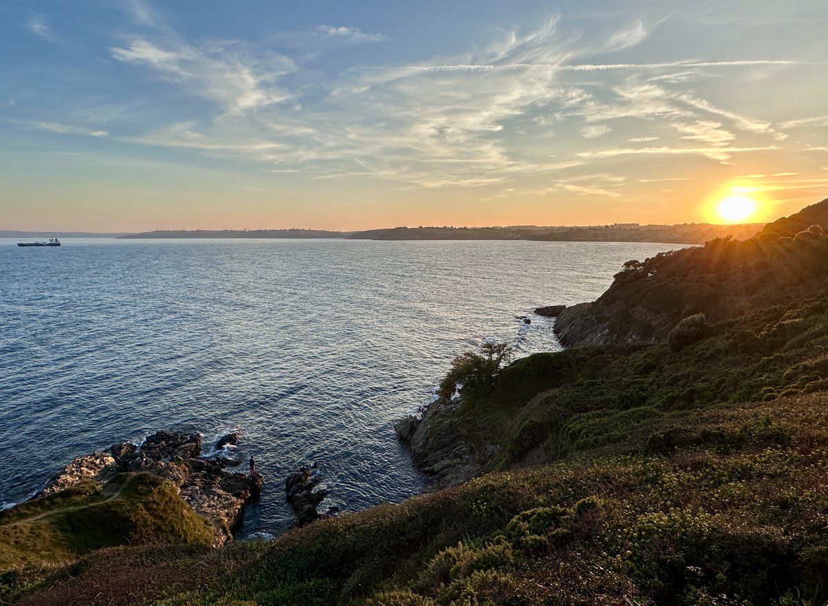 We were SO happy to see the return of the sunshine this weekend! Falmouth sunset over Pendennis Point 🌅 #lovefalmouth #swisbest #coastalliving #bythesea