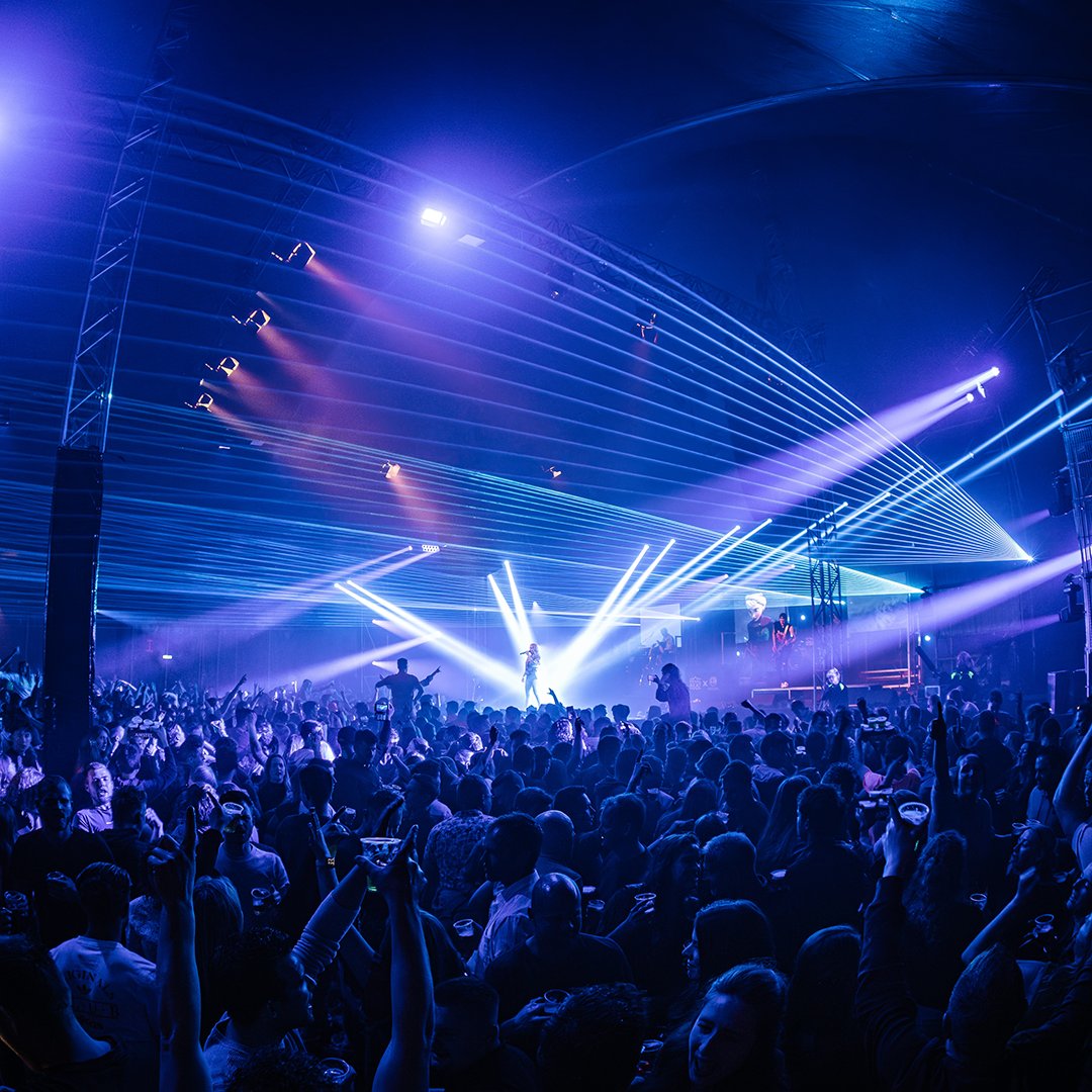 #MotivationMonday: Shout out to the talented Love4lasers for their incredible laser display for Oranjefestivalrenswoude #oranjebalXLrenswoude 2023 in The Netherlands, using 6x lasers with integrated FB4s and BEYOND Ultimate! 🙌  

Photos by ehesselsfotografie