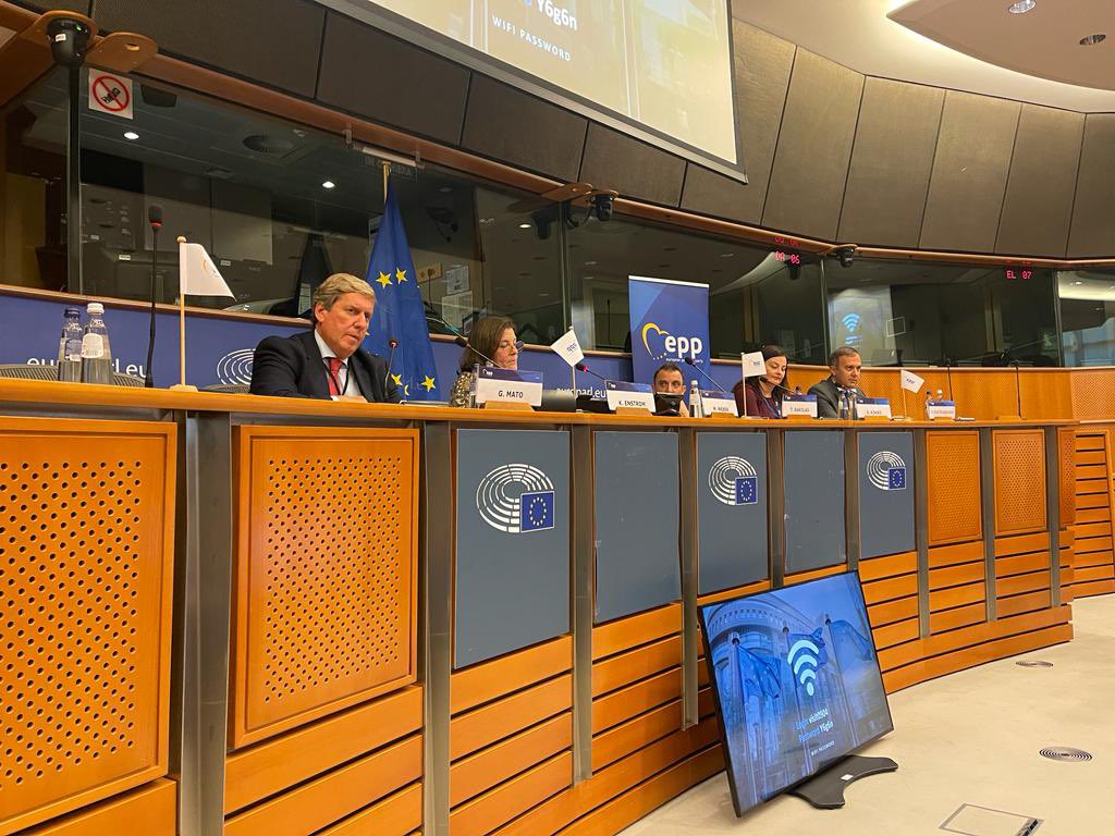 GabrielMatoA's tweet photo. Explicando la situación política de España a nuestros colegas europeos tras el triunfo del PP en las elecciones.
#Bruselas @EPPGroup #PoliticalAssembly https://t.co/hG47frKkSU