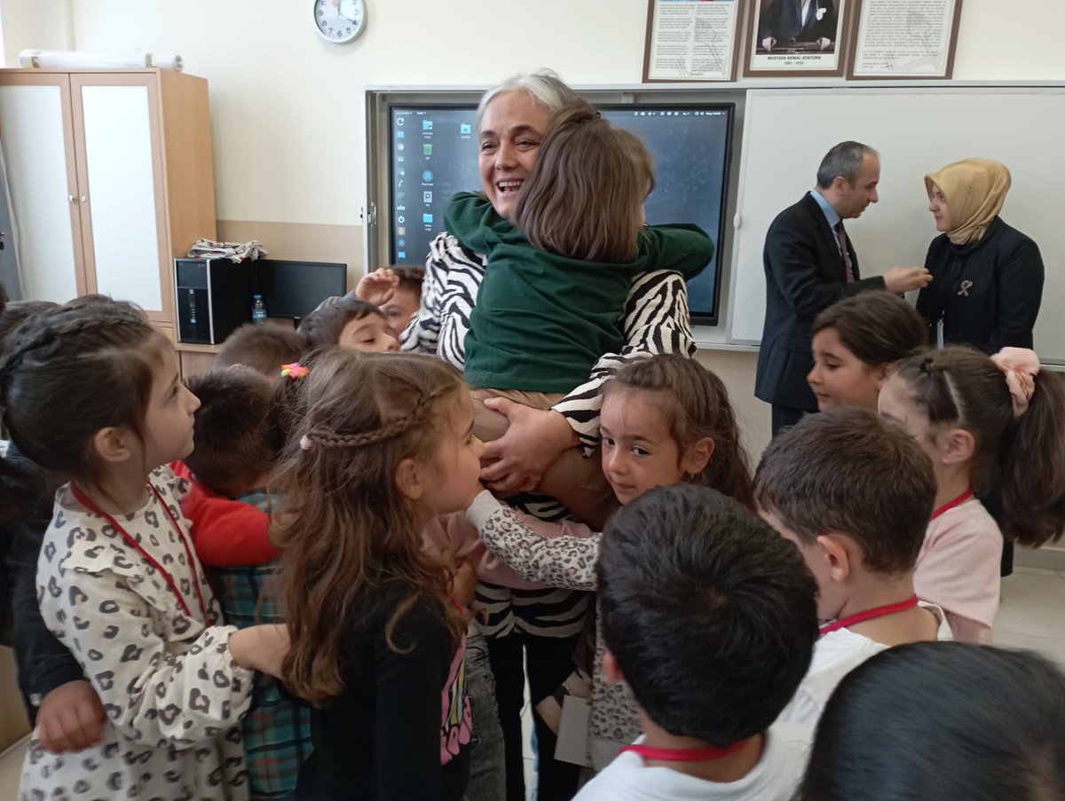 Temel Eğitim Genel Müdürü Prof. Dr. Zarife SEÇER Uyum Haftası Kapsamında Ankara ili Pursaklar ilçesinde anaokulu ve ilkokullara ziyaretlerde bulundu. @Yusuf__Tekin @farukyelkenci 🔗meb.ai/UqlsahE