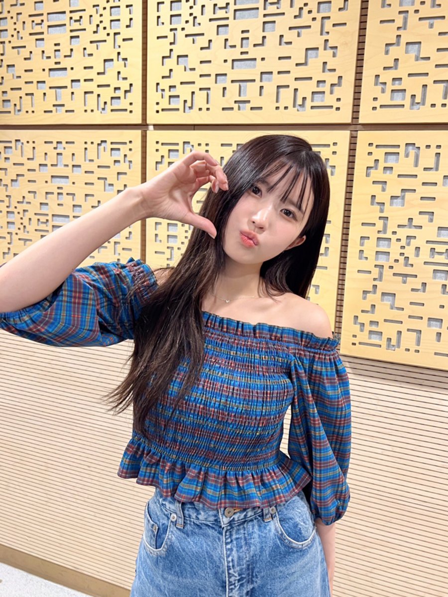 realfromis_9's tweet photo. [💌#fromis_9]
오늘 라디오 재밌게 들었나요 플로버??
첫 출연이라 잘하고 싶은 마음이 엄청 컸는데
제가 무슨 말을 해도 재밌게 들어줄 플로버를 생각하니
부담은 하나도 없었던 것 같아요 고마워요 
덕분에 또 재밌게 이 시간을 보냈습니다
이제 매주 월요일 밤 저와 행복한 시간 보내줄 거���??
앞으로 잘해보쟈아
(라디오 게스트 도전기😤☘️🍀)

#프로미스나인 #송하영 #하영
#딘딘의뮤직하이