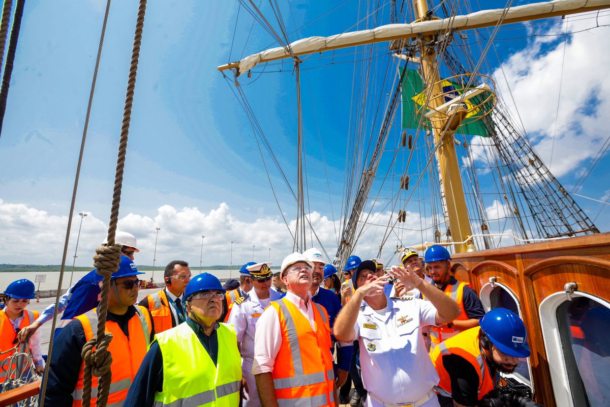 carlosbrandaoma's tweet photo. Visitamos o incrível veleiro Cisne Branco, utilizado pela Marinha do Brasil em missões diplomáticas. Conhecemos parte da tripulação e as dependências deste símbolo das boas relações do Brasil com o mundo. Ele fica disponível para visitação em São Luís até o dia 6 de setembro. https://t.co/KfCC7WcEzZ
