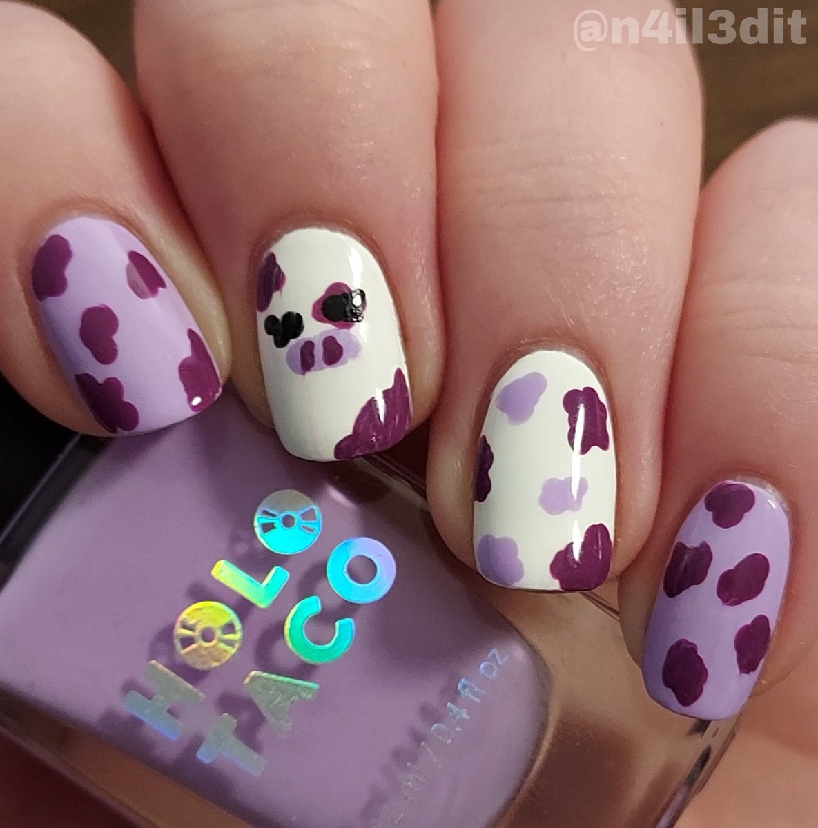 n4il3dit's tweet photo. Holo #amethystkittens i bring you a late mani to celebrate my friend Bec 🙌

💜💜
Products from 
@holotaco @nailogical 
💜💜

#holotaco #holotacopurple #holotacowhite #cownails #cownailart #cowprint #purplecows #nailsoftoday #nailsoftheday #nailsofseptember #nailsof2023 https://t.co/RXGhNP8Xps