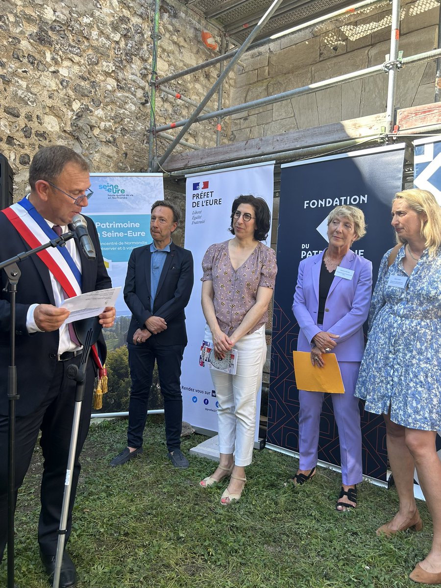 Révélation des 100 sites départementaux du loto du patrimoine porté par <a href="/bernstephane/">Stéphane Bern</a> avec le <a href="/MinistereCC/">Ministère de la Culture 🇫🇷</a> de <a href="/RimaAbdulMalak/">Rima Abdul Malak</a> et la @FDJ et <a href="/stephane_pallez/">Stéphane Pallez</a> 
Merci aux 950 bénévoles de la <a href="/fond_patrimoine/">Fondation du patrimoine</a> qui identifient et sauvent des milliers de sites chaque année 👏🏻👏🏻