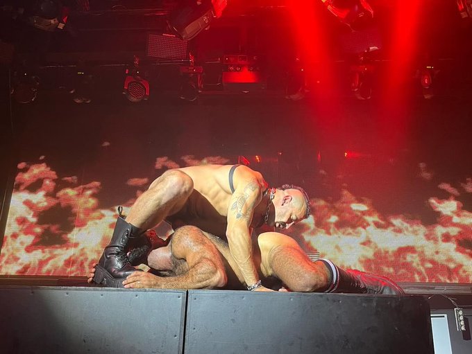 The hottest sexliveshow performance in SPAIN  KLUSTER  With my naughty boyfriend @gotik1313 https://t