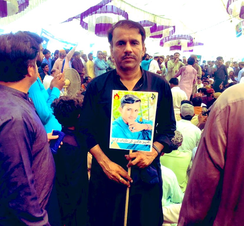 مجھے حیرت تب ہوئی،
جب دھرنے مین مقامی لوگون سے پوچھا،
کشمور مین کالیج ہے؟
نہین 
یہان لڑکیون کا کالیج ہے؟
نہین 
کوئی ٹیکنیکل ادارہ 
نہین ،
انہین نے کہا سردار نہین چاہتے،
#kashmoreprotest