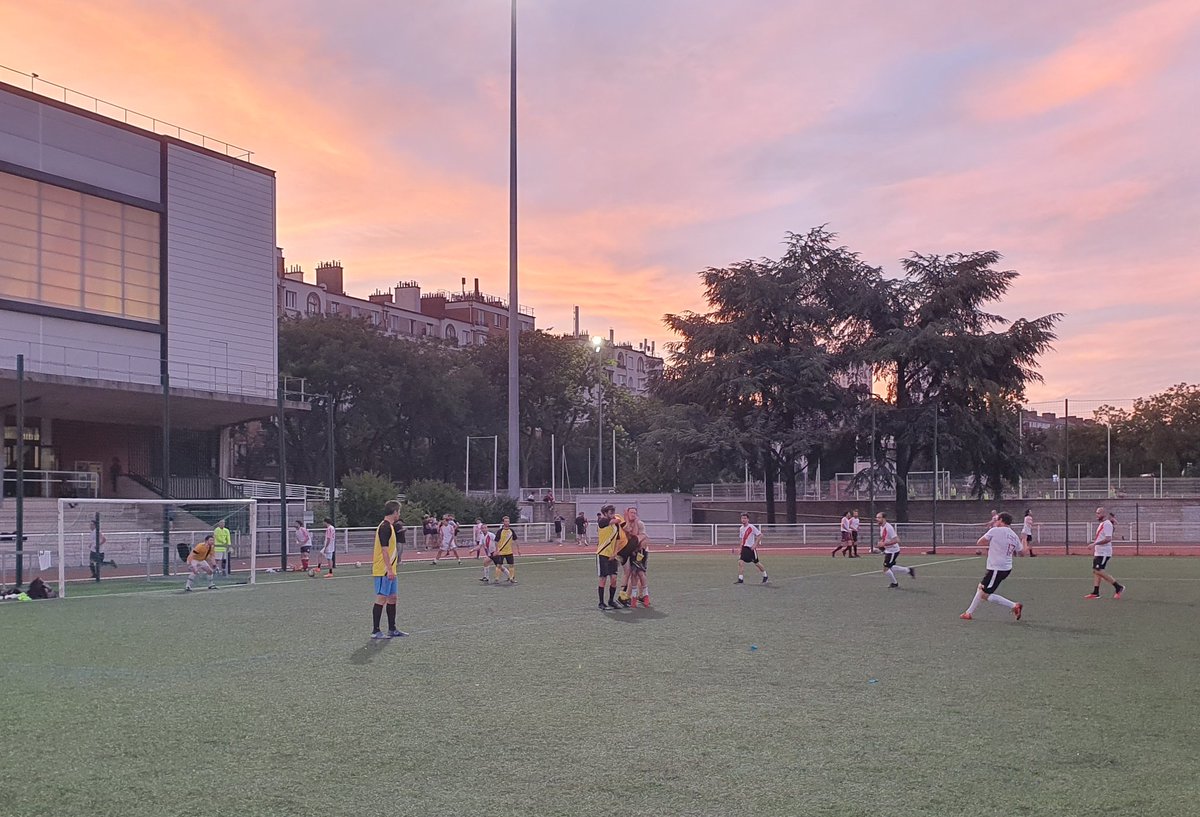 ASPFofficiel's tweet photo. Rentrée des classes 🎒✒️
1️⃣-1️⃣ ce soir face au DSK Moscou en amical !

#teamaspf #fsgt
#lavictoireoulacrise https://t.co/HsOthahXRj