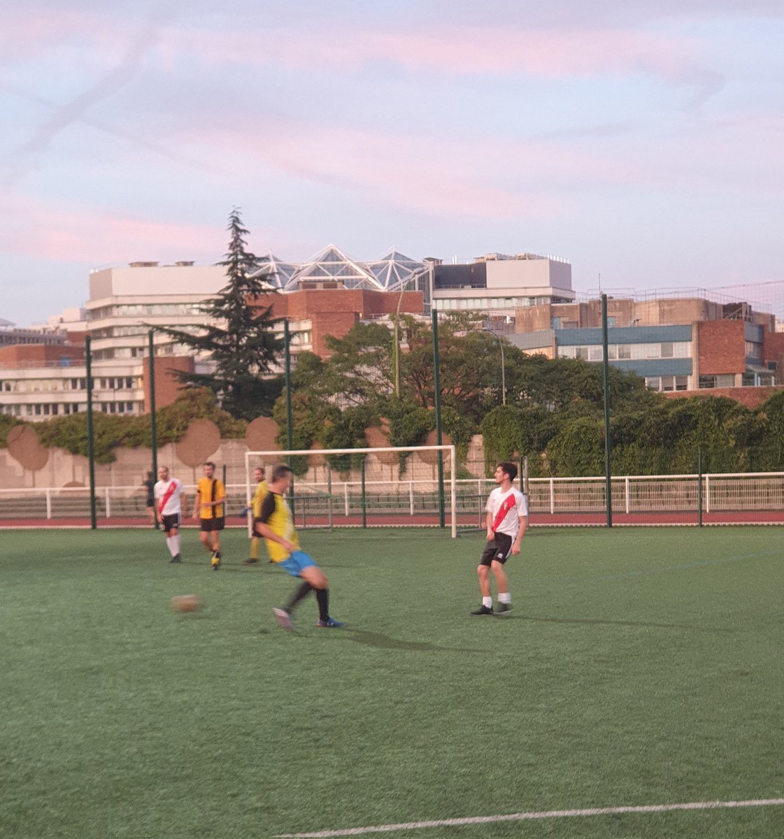 ASPFofficiel's tweet photo. Rentrée des classes 🎒✒️
1️⃣-1️⃣ ce soir face au DSK Moscou en amical !

#teamaspf #fsgt
#lavictoireoulacrise https://t.co/HsOthahXRj