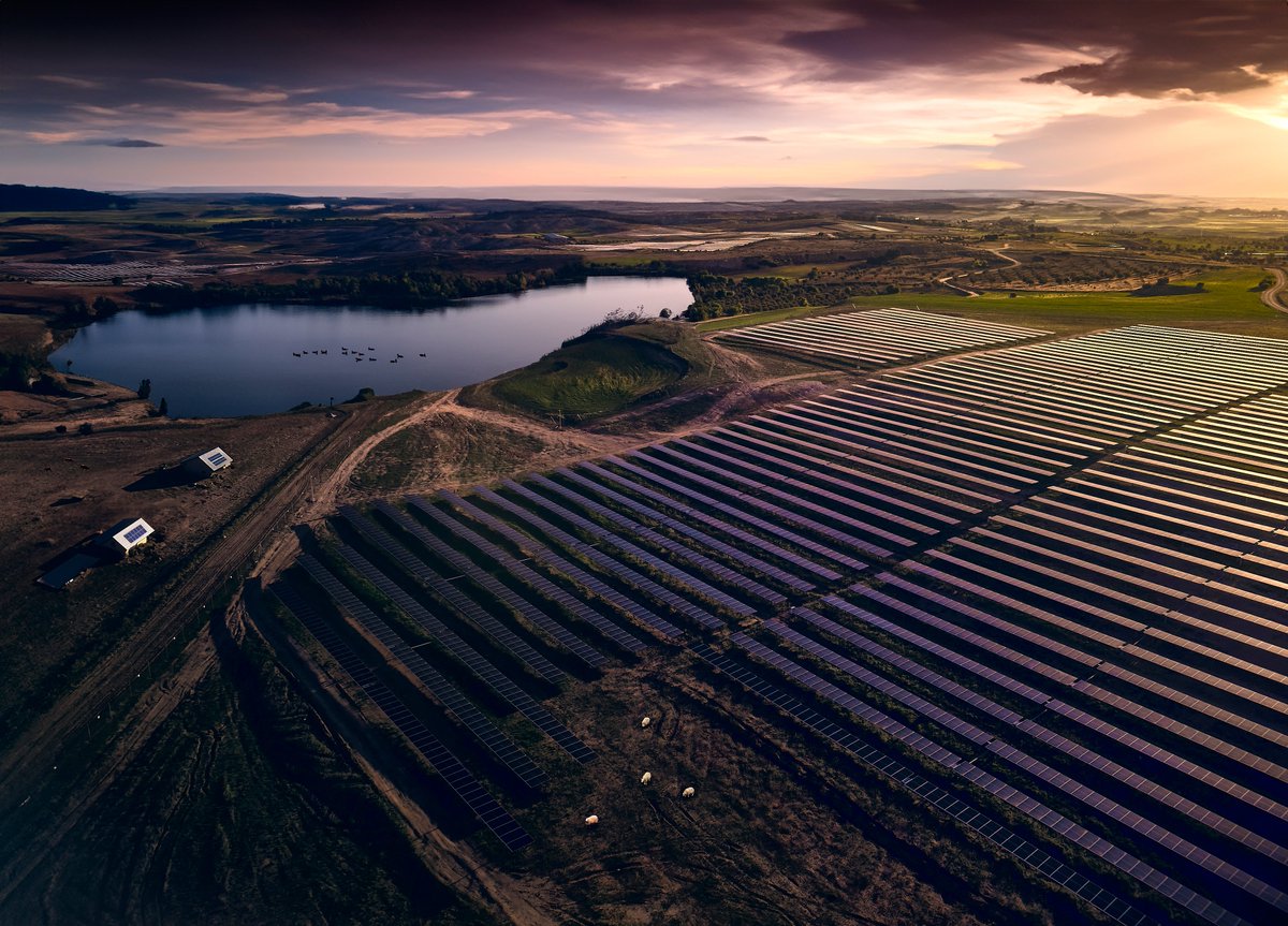 CastanonAlvarez's tweet photo. Vamos a intentar revalidar el concurso #PHOTOvoltaica2023 organizado por @UNEFotovoltaica https://t.co/NtAXpy6oza