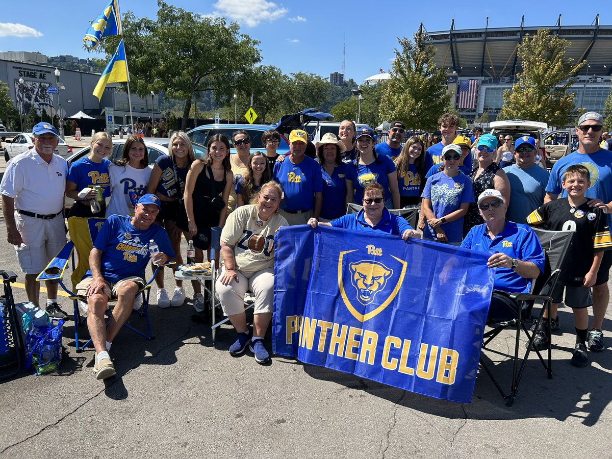 PittPantherClub's tweet photo. Panther Club members know how to tailgate 🫡 Let’s do it again this weekend 🏈🔵🟡

#H2P » @Pitt_FB https://t.co/2tVm7J2hGI