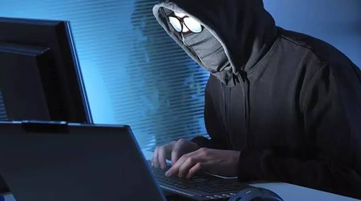 earnwithrk's tweet photo. 🚨Breaking 🚨
World’s Largest Crypto Casino https://t.co/wTCroTzScn Suffers $41.3 Million Hack🎰💰
"अक्सर ऐसा काम कंपनी खुद भी कर देती है, लोगों के पैसे हड़पने के लिए।"
#CryptoNews #StakeHack" https://t.co/jsEXFX4nKX
