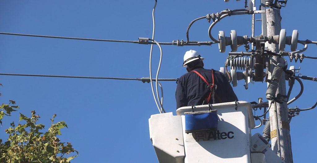 ⚠️CORTES DE ENERGÍA | La Empresa Eléctrica Quito trabaja en 5 sectores de la capital debido a trabajos de remodelación.

📌Cotocollao, Av. Del Maestro, Conocoto, Guamaní, Tumbaco y Sangolquí y Calderón experimentarán cortes hasta las 14:00 de hoy.

📌A la par, en las avenidas 6