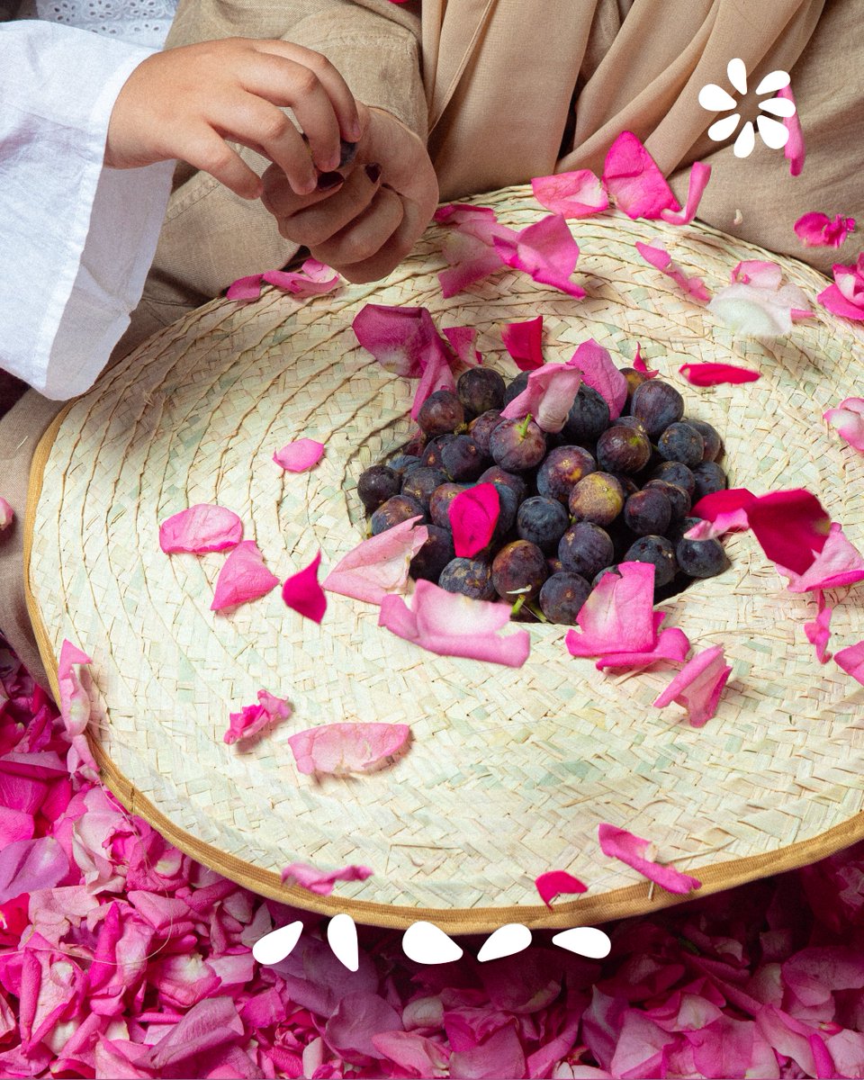 فاكهة الطائف غير.. تينها غير .. والبرشومي طبعاً غير ..
بين جبال الشفا وحقول الورد فعاليتنا #هوى_الطائف … ننتظركم بكل الود