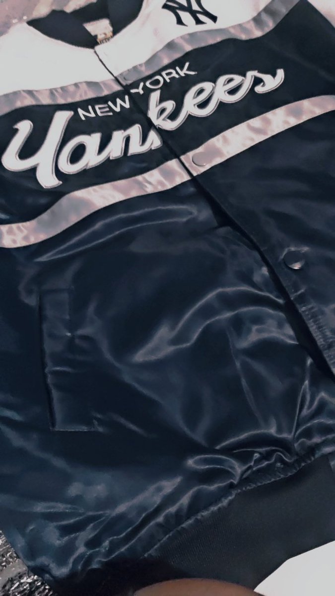 rhamxshit's tweet photo. Ayy may pajacket 🤭 https://t.co/eDZGAYgs6c
