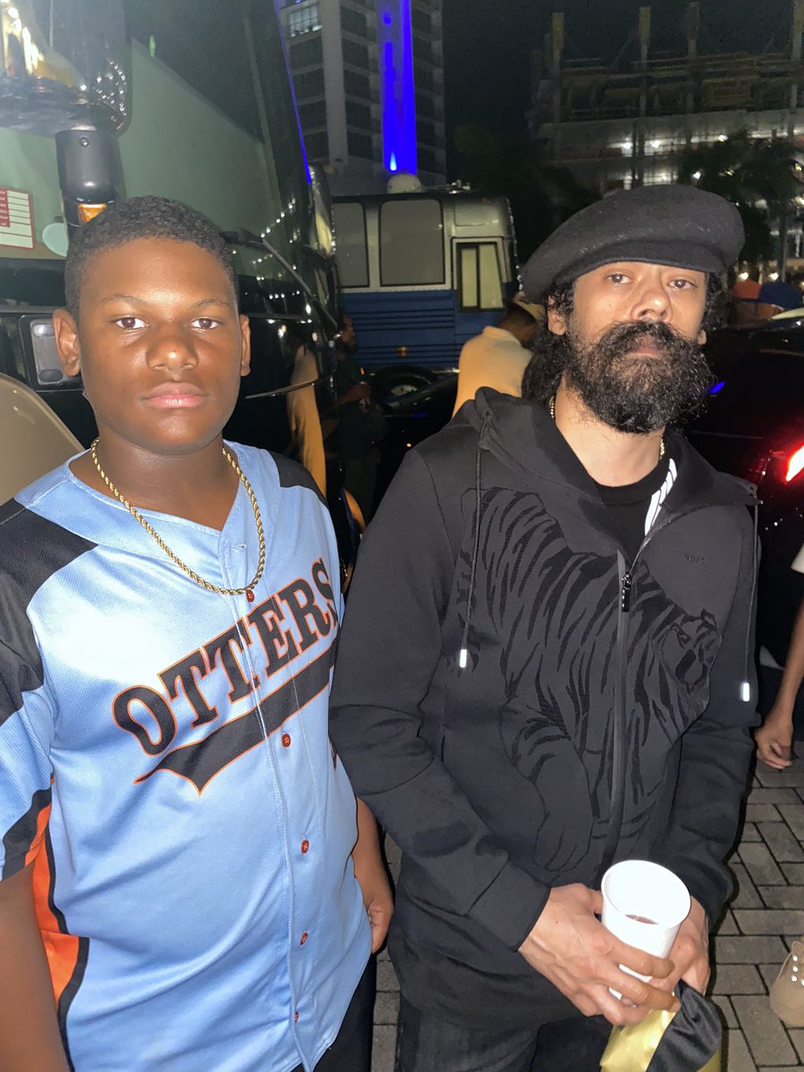 TwoPeasNAPod2's tweet photo. Yooooo โฆ Marley love โค๏ธ is real #realknowreal @bobmarley @damianmarley @JulianMarley @stephenmarley @damianmarley https://t.co/91ylcSo14c