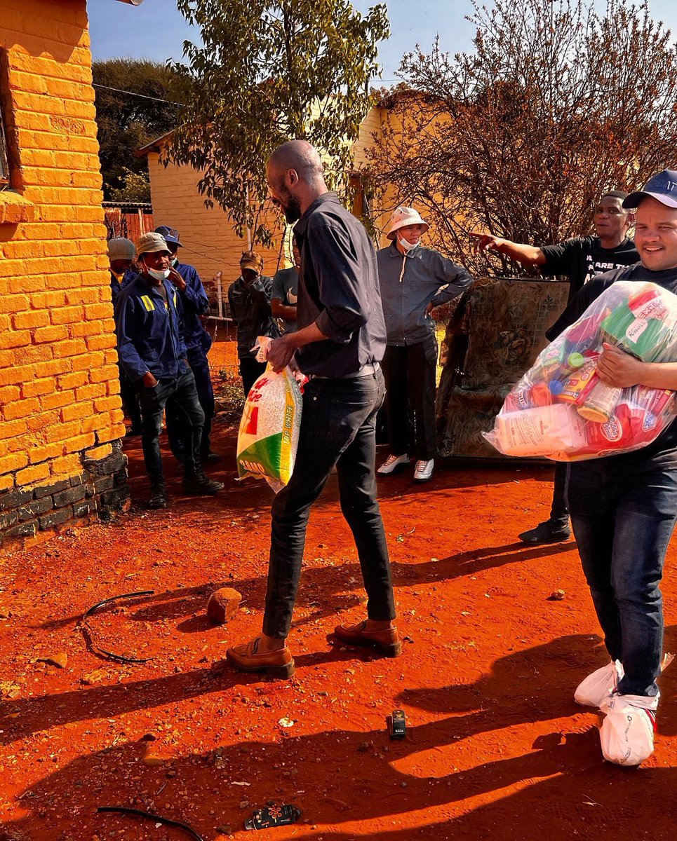 The ANCYL visited a child headed home in  Magareng as part of our #HopeMondays. 

Headed Homes across the province. 
The ANCYL Painted the house, flooring donated a bed, bedding, Food, cleaning materials, kitchen appliances.

Please join our drive and help us make a difference.