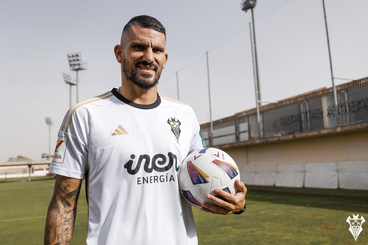 AlbaceteBPSAD's tweet photo. Pagamos internet por contenidos como este 🏴‍☠️ https://t.co/8yMIRaXNbW