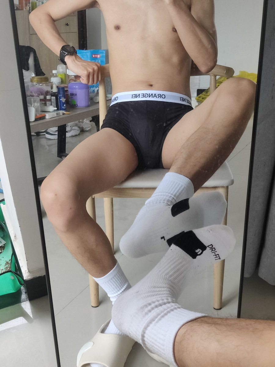 Maxp802's tweet photo. 想找个人来舔👋🏻 https://t.co/1Pv9uZidDH