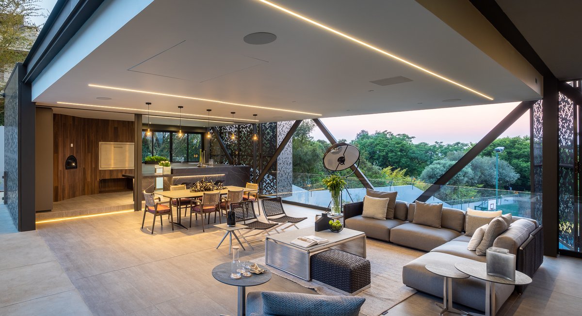 Sandton Residence

nicovdmeulen.com/sandton-reside…

#homedesigninspiration
#luxurysandtonhomes
#modernhomessouthafrica
#featuredhomes
#dreamhomedesign
#luxuryhomessouthafrica
#luxuryliving
#dreamhome