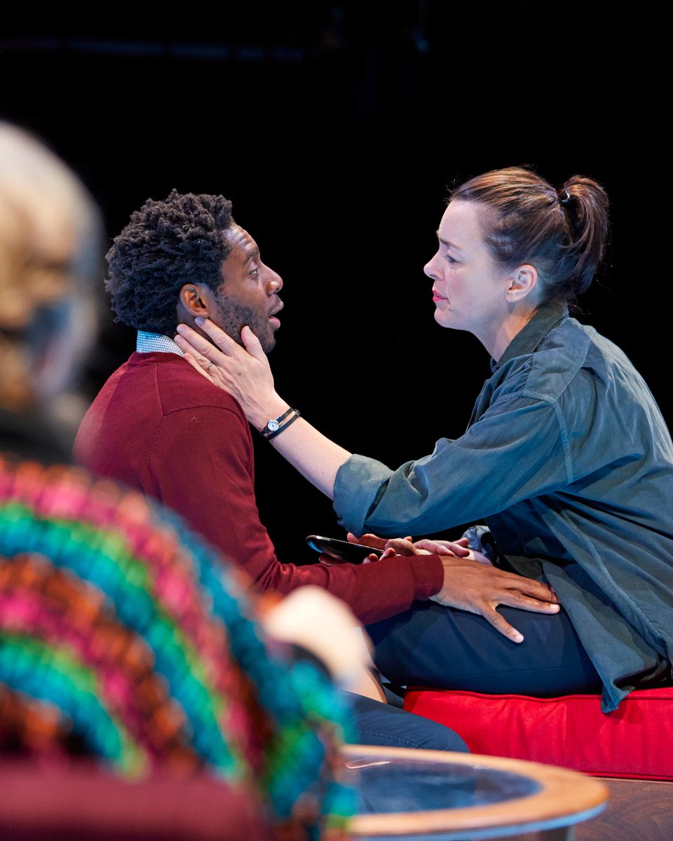 NationalTheatre's tweet photo. This production was just 🤩 

#Mosquitoes, with Olivia Colman, Joseph Quinn, Yoli Fuller and Olivia Williams, is available to watch on #NationalTheatreAtHome.

https://t.co/SzglNOOB5R

📸 Brinkhoff-Mögenburg https://t.co/Qo1vPdXT2G
