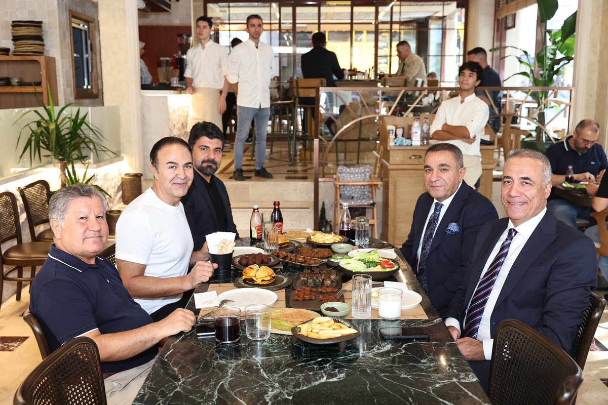 avadursun's tweet photo. İlçemizin önde gelen iş adamlarından, OSES Grup Yönetim Kurulu Başkanı Osman Yaşar’ı, yeni hayata geçirdikleri OSES Gurme’de ziyaret ettik.

Çiğköfte sektörüne yeni bir soluk olan OSES Gurme’den dolayı OSES Grup’u tebrik ediyor, hayırlı olmasını diliyorum.

📍Karaköy, Beyoğlu https://t.co/qoLekPwRdr