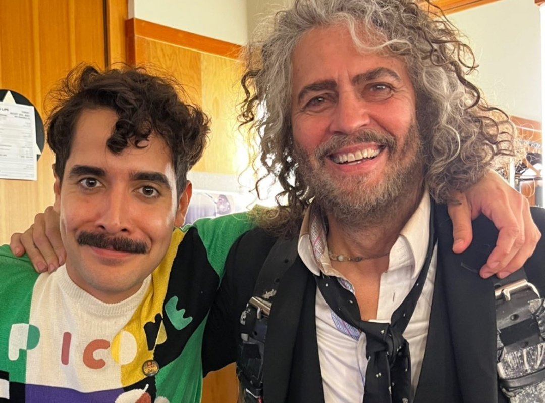 artsandcraftsmx's tweet photo. Alan Palomo + Wayne Coyne de los Flaming Lips para que tengas la mejor semana ✨️ https://t.co/kphu74qell