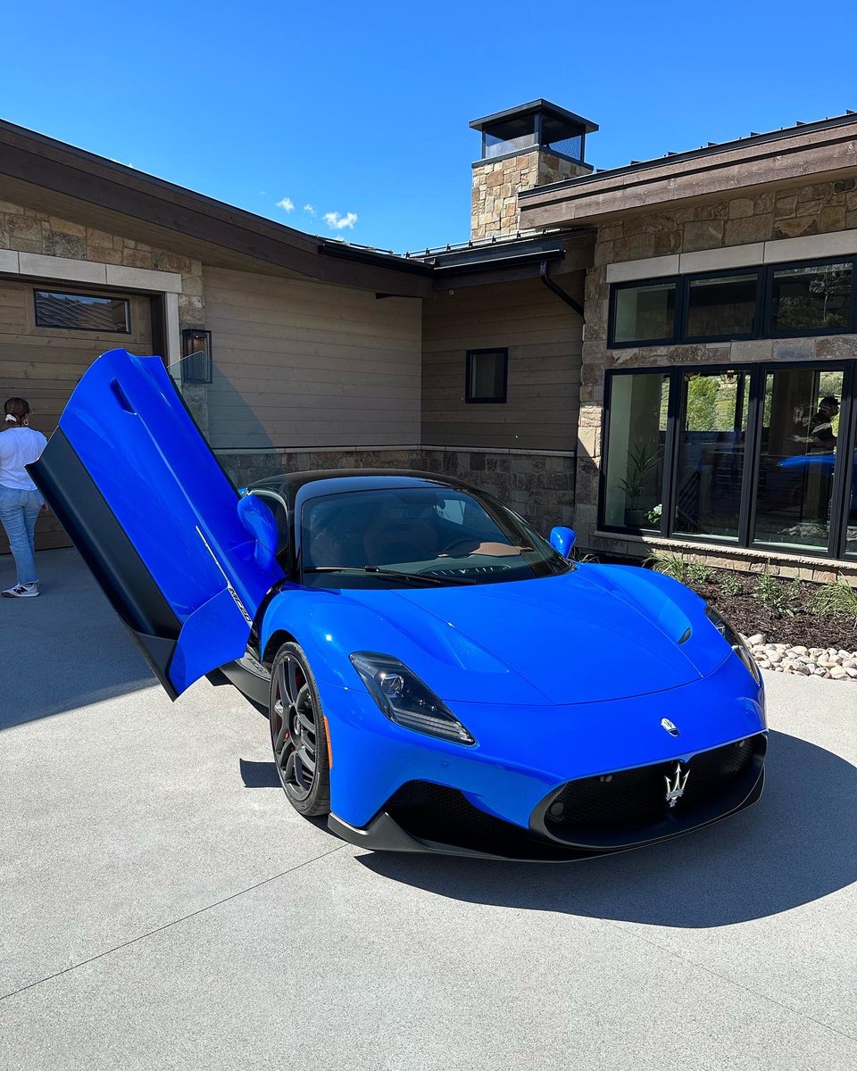 Real estate and cars every weekend ✨