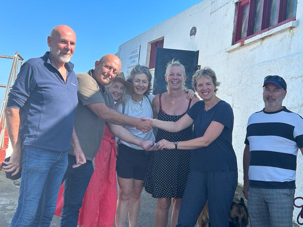 ivanabacik's tweet photo. Huge thanks to #LiffeySwim champion Ronan Dalton &amp; the ⁦@HalfMoonSWPC⁩ for today’s very productive meeting to develop a relationship with our regular sea swimmers #MadYokes group at the great #SouthWall #Poolbeg ⁦@DublinPortCo⁩ - a win for all! ⁦@swimireland⁩ https://t.co/yZqStCnjwc